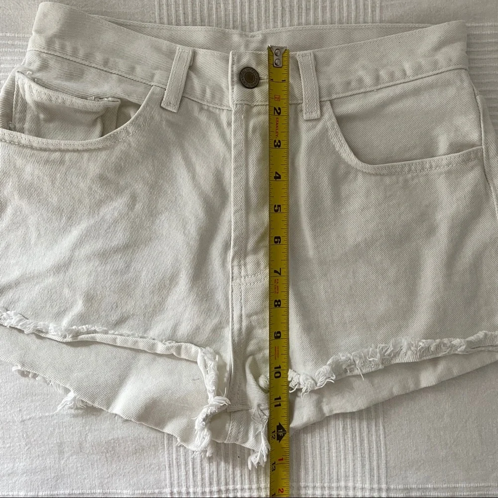 Pre-Loved Brandy Melville White Jean Shorts in Size Small - Picture 7 of 7